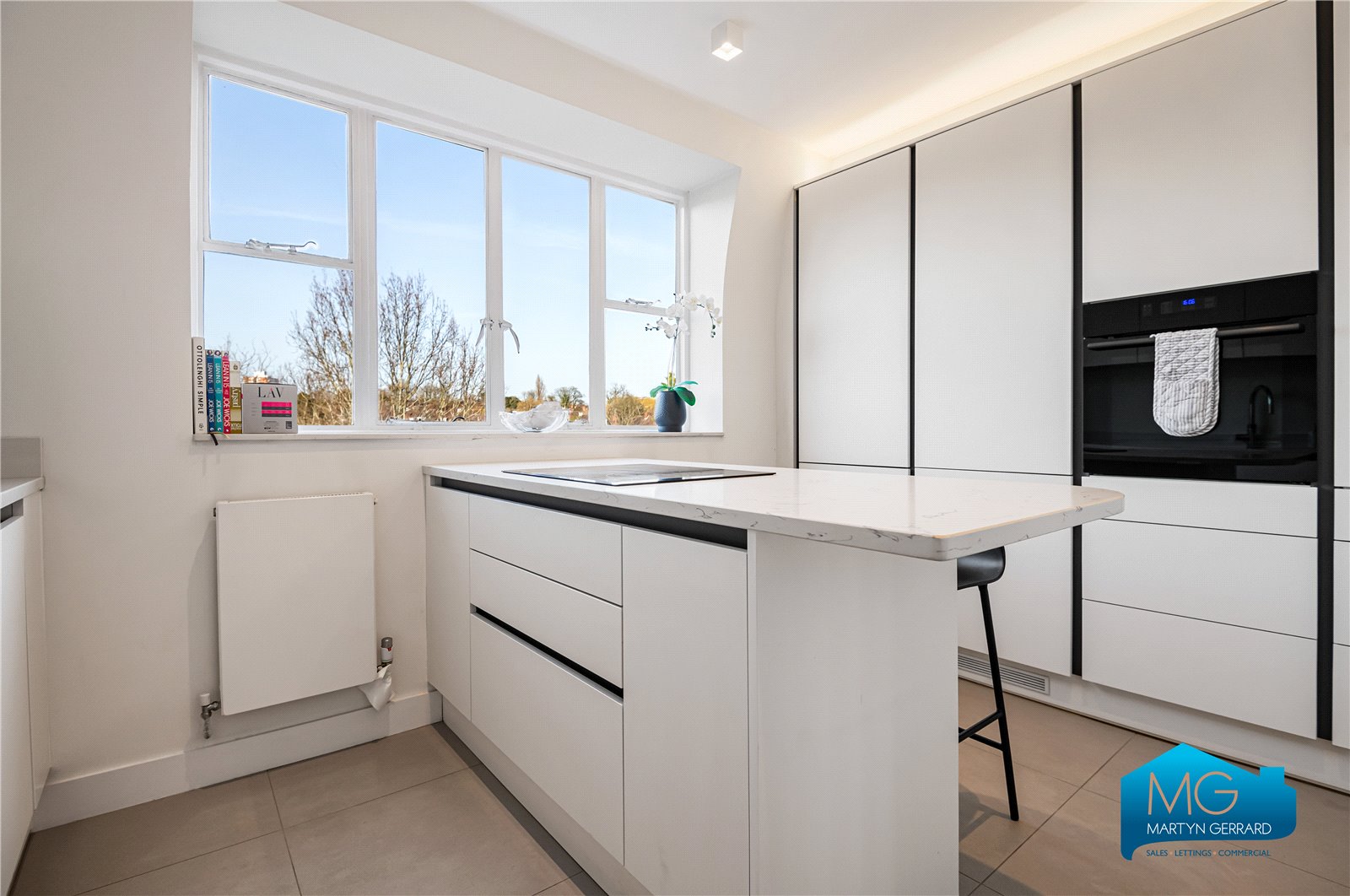 2 bedroom Apartment to rent - Martyn Gerrard