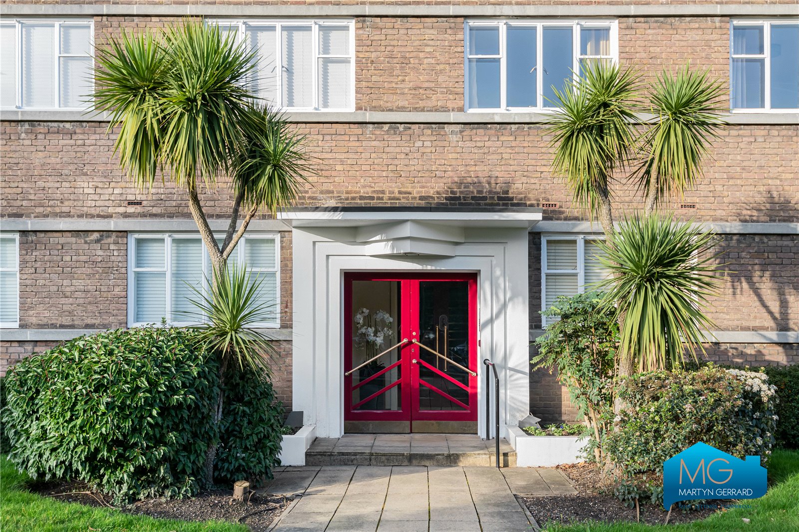 2 bedroom Apartment to rent - Martyn Gerrard