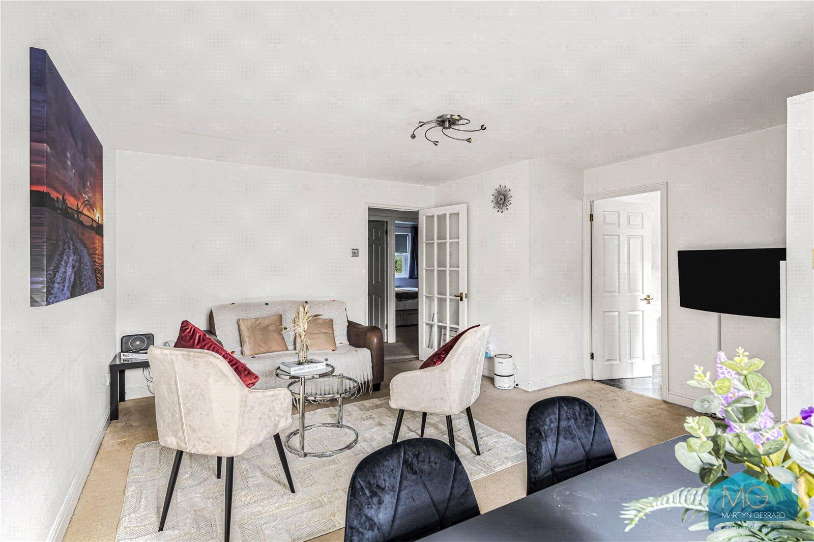 2 bedroom Ground Floor Flat to rent - Martyn Gerrard