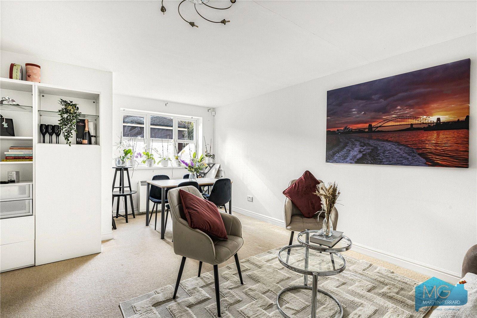 2 bedroom Ground Floor Flat to rent - Martyn Gerrard