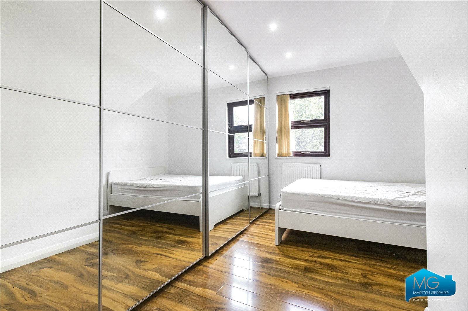 Brook Walk, East Finchley, London, N2+ - Martyn Gerrard