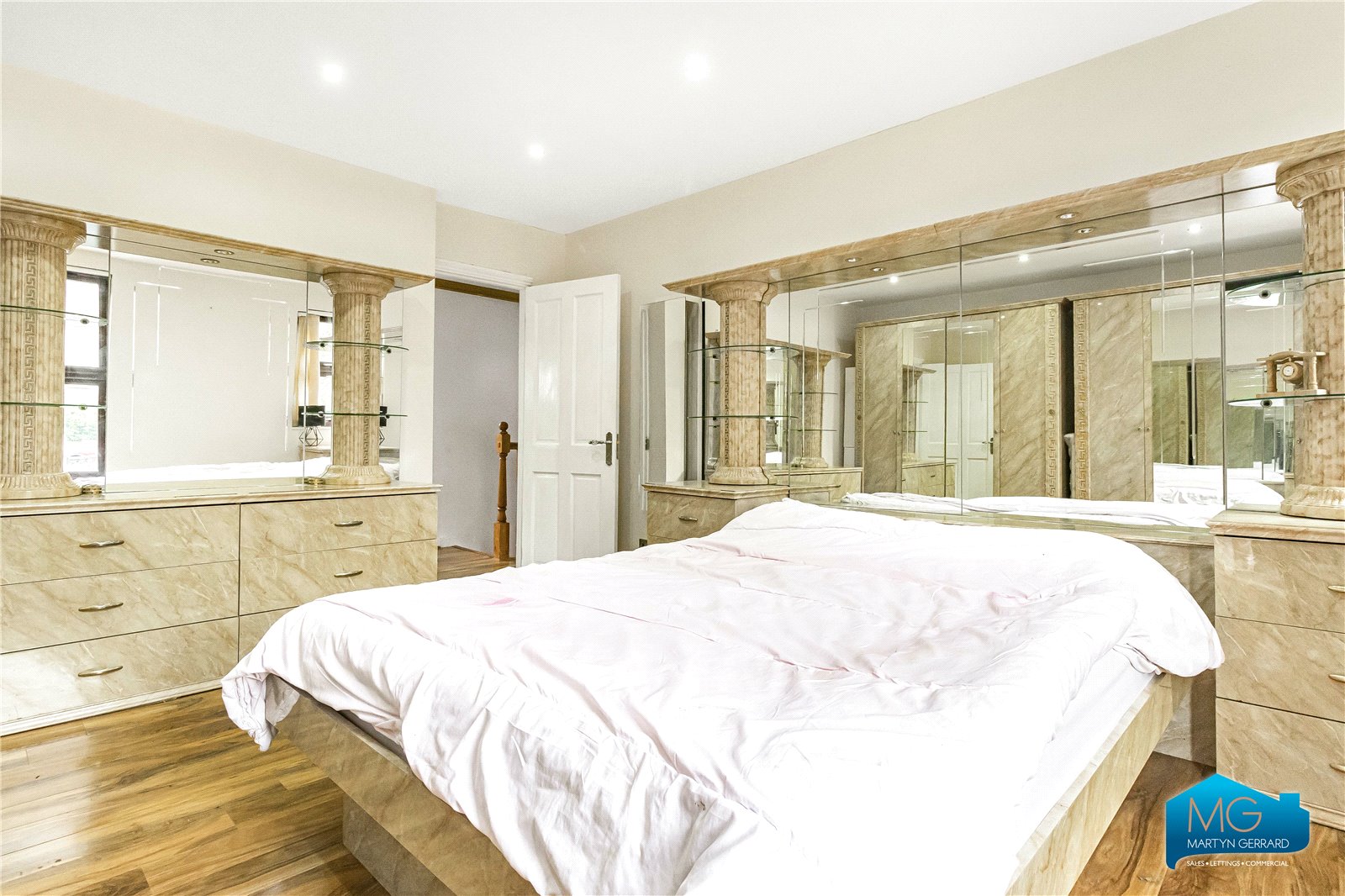 4 bedroom House to rent - Martyn Gerrard