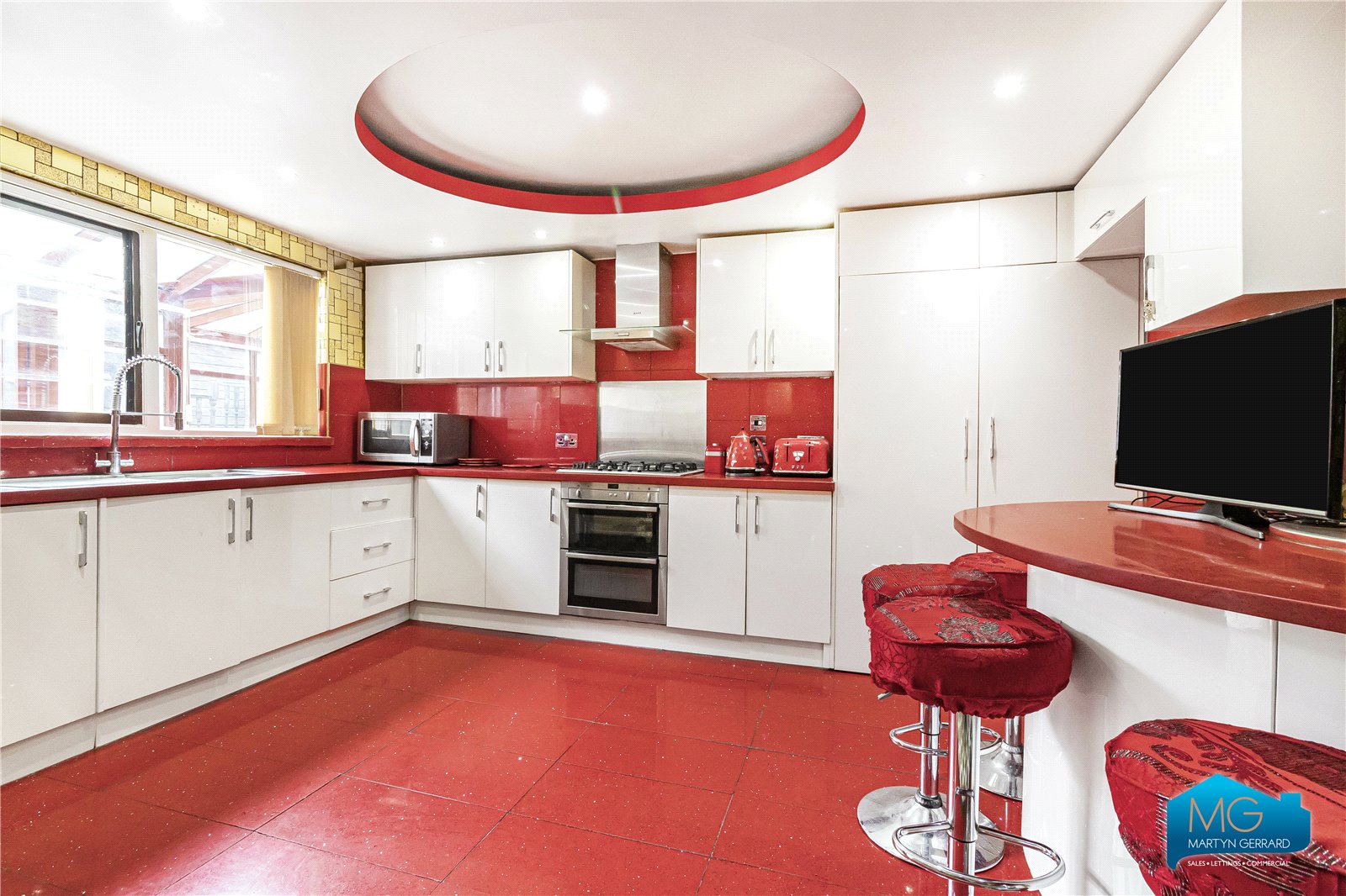 4 bedroom House to rent - Martyn Gerrard