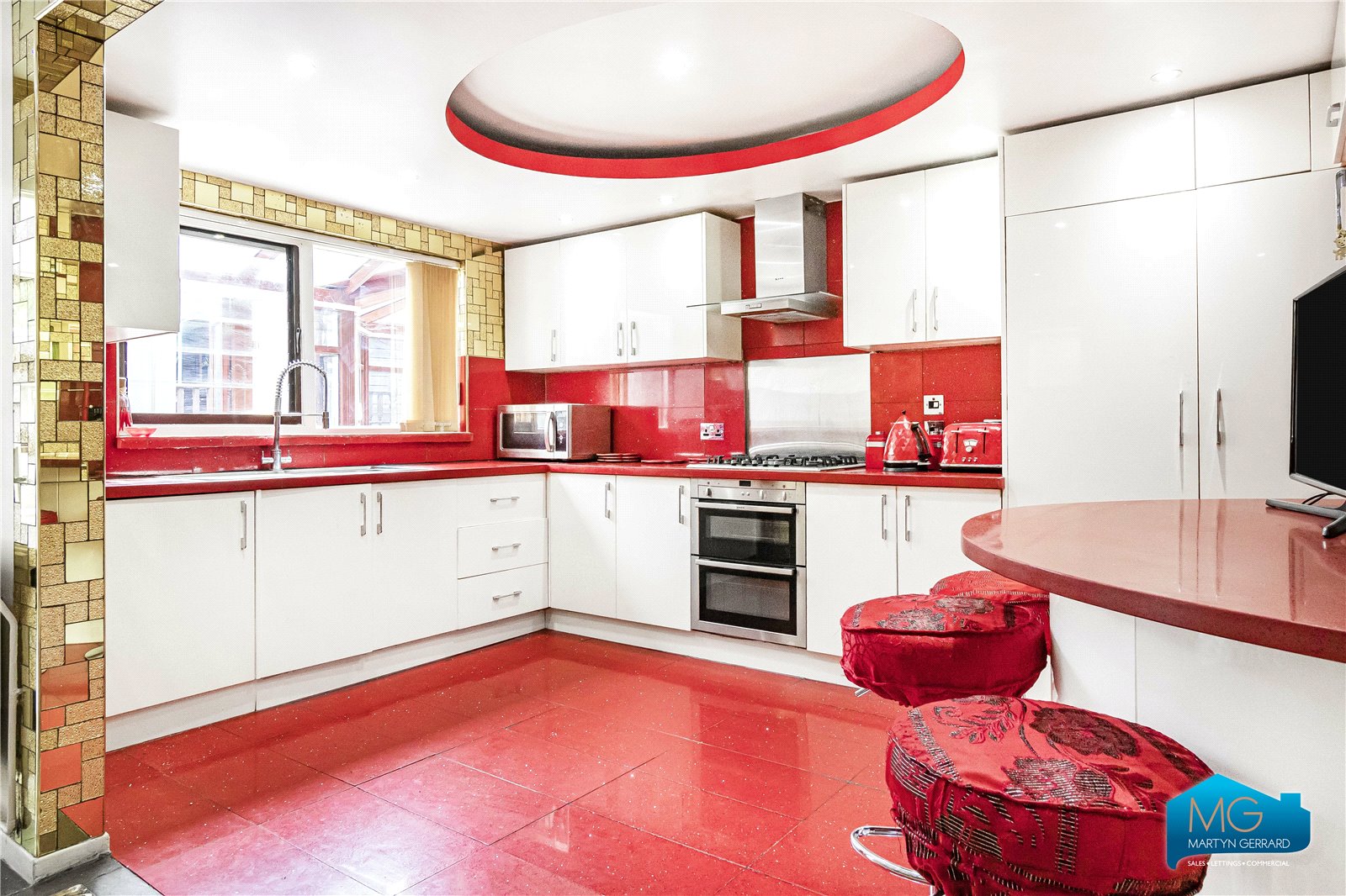 4 bedroom House to rent - Martyn Gerrard