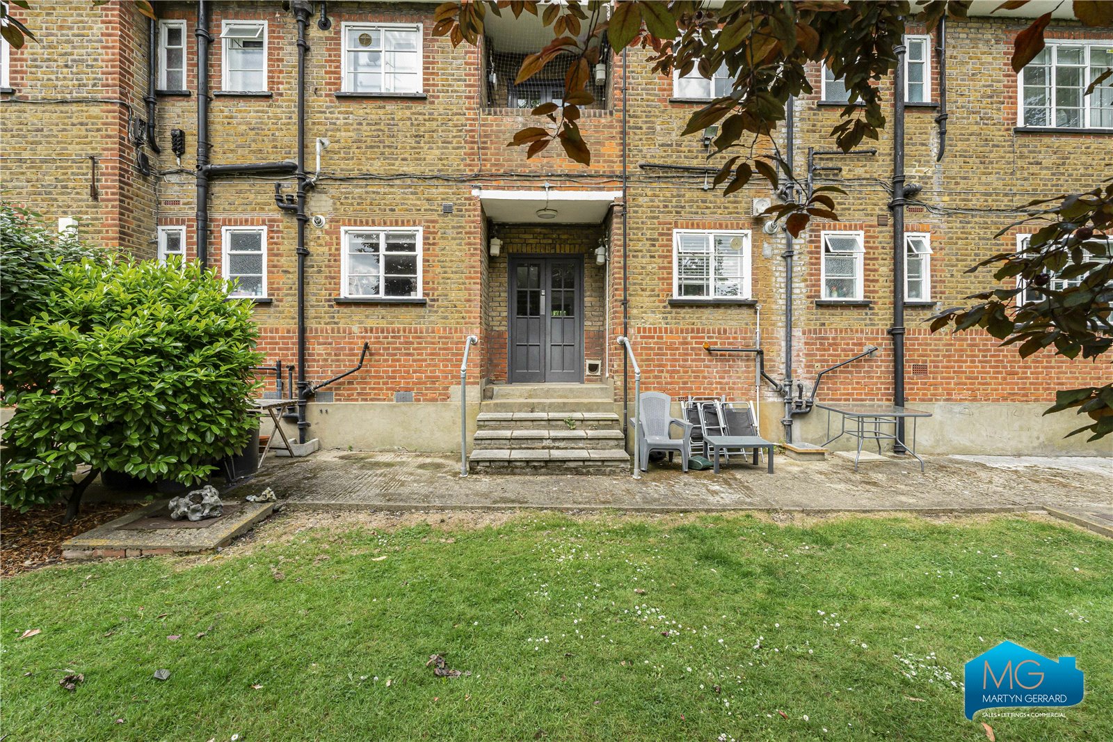 2 bedroom Apartment to rent - Martyn Gerrard