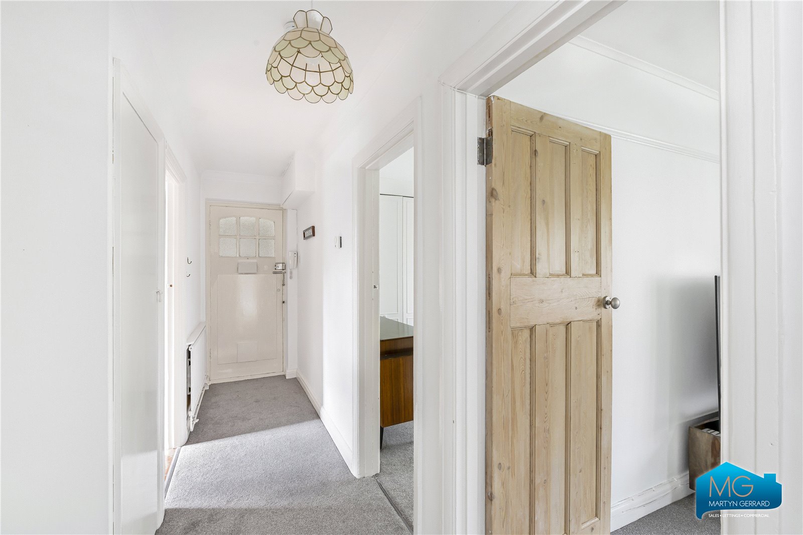 2 bedroom Apartment to rent - Martyn Gerrard