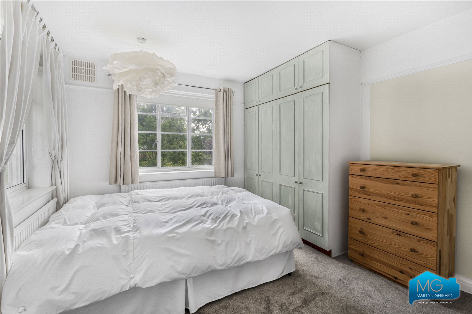 2 bedroom Apartment to rent - Martyn Gerrard