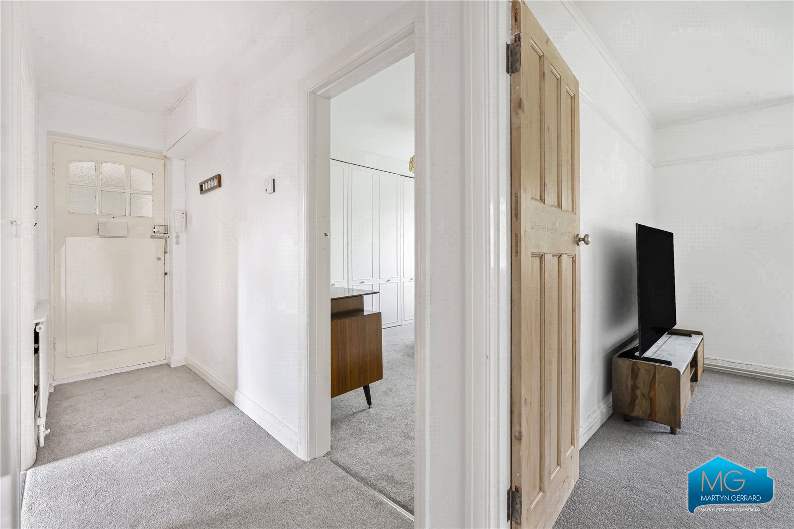 2 bedroom Apartment to rent - Martyn Gerrard