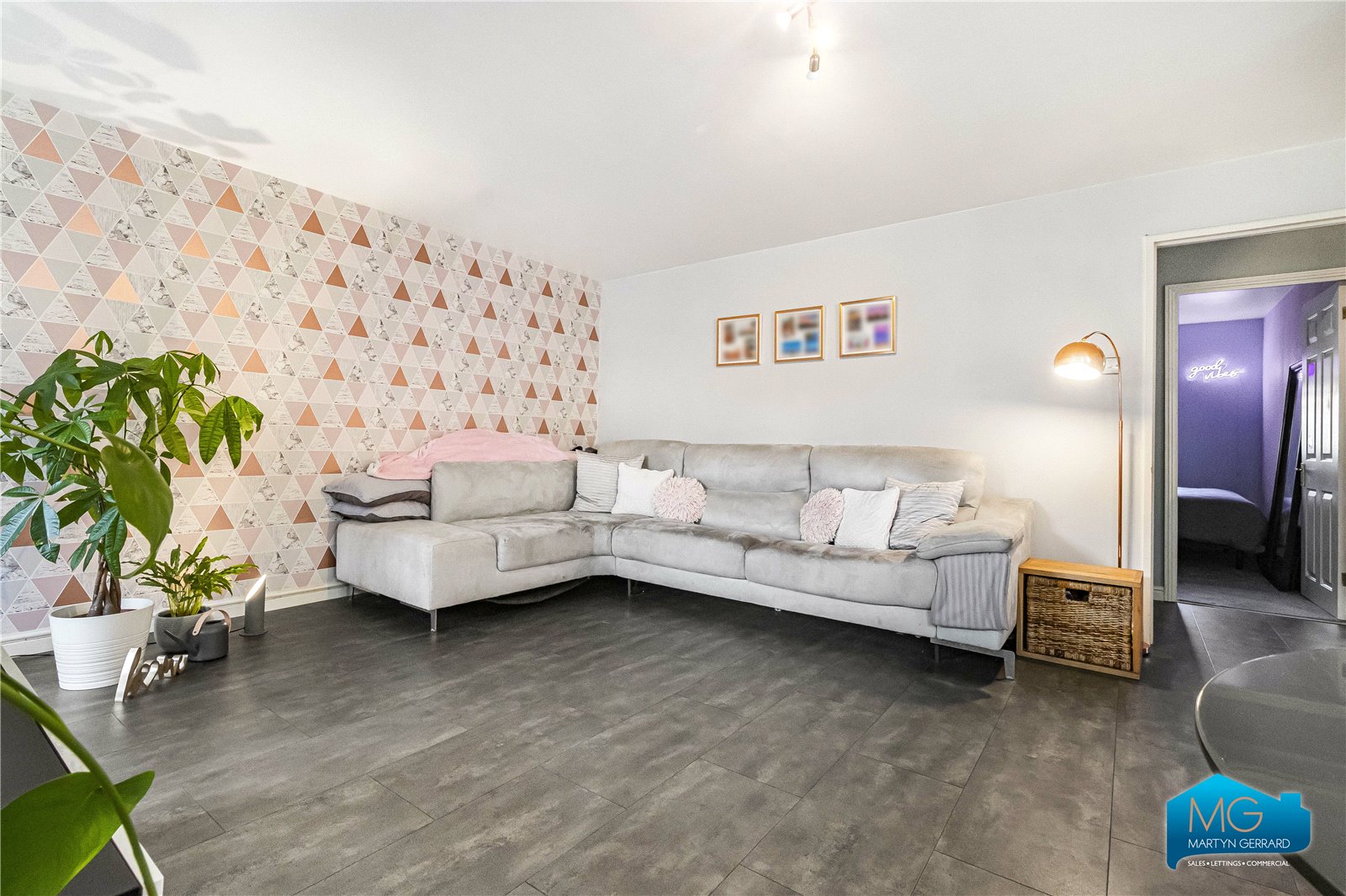 2 bedroom Ground Floor Flat to rent - Martyn Gerrard