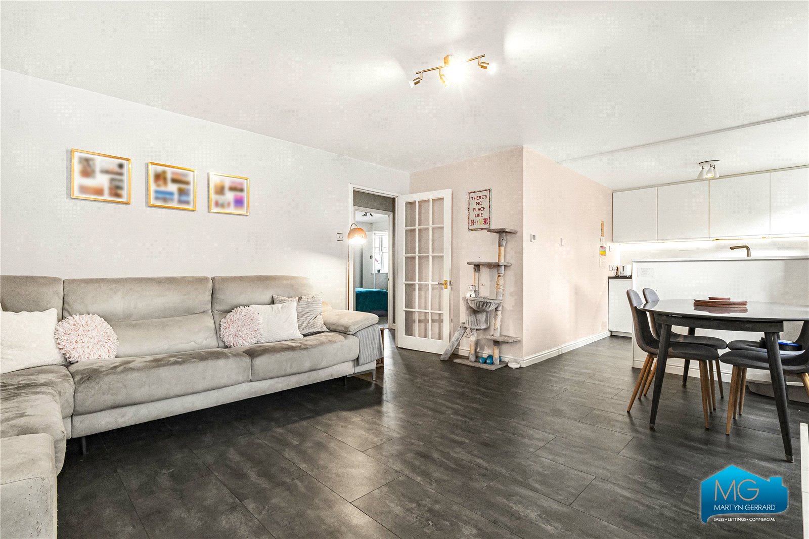 2 bedroom Ground Floor Flat to rent - Martyn Gerrard