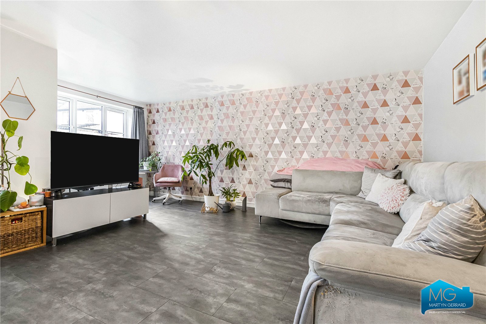 2 bedroom Ground Floor Flat to rent - Martyn Gerrard