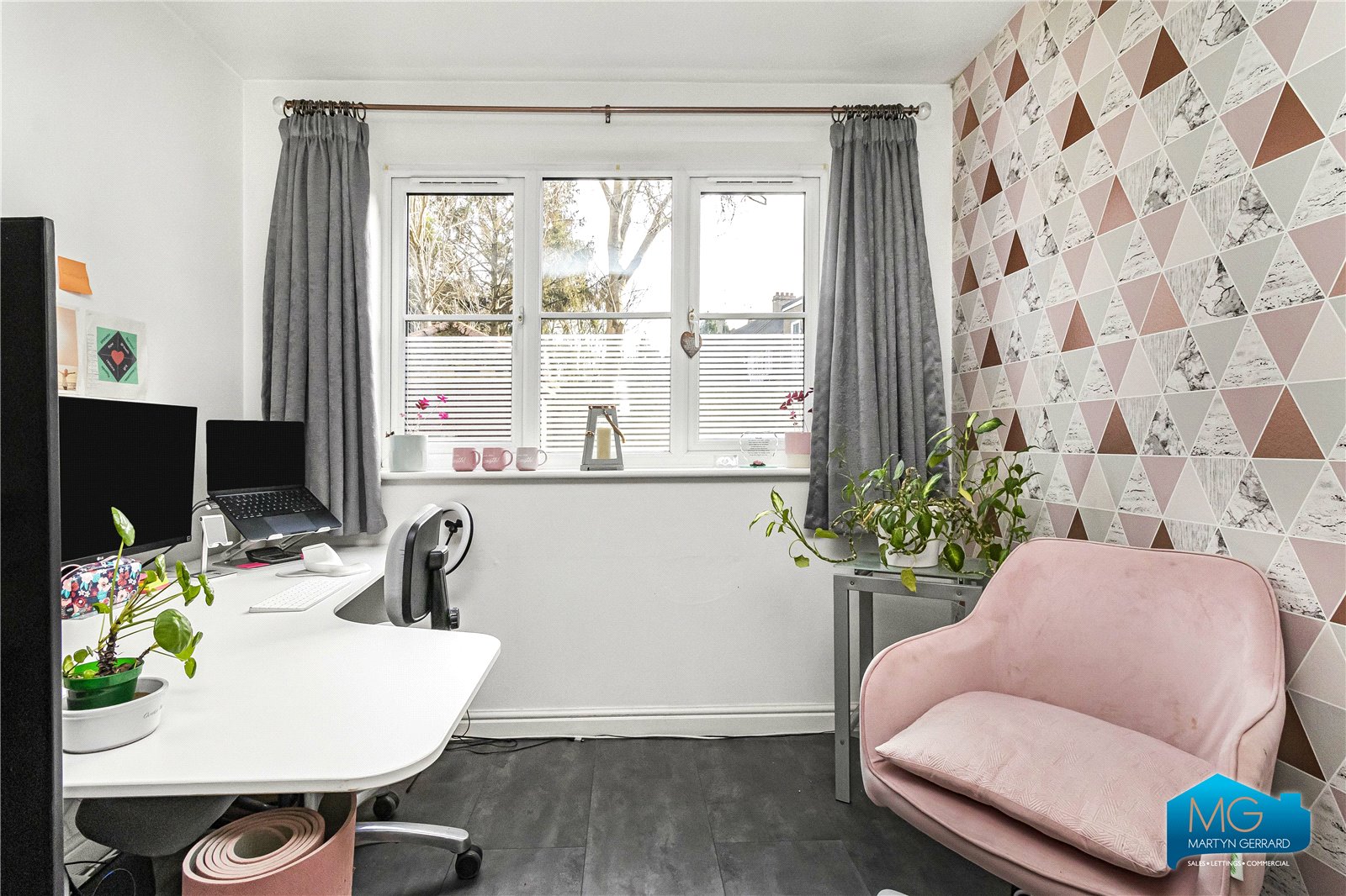 2 bedroom Ground Floor Flat to rent - Martyn Gerrard