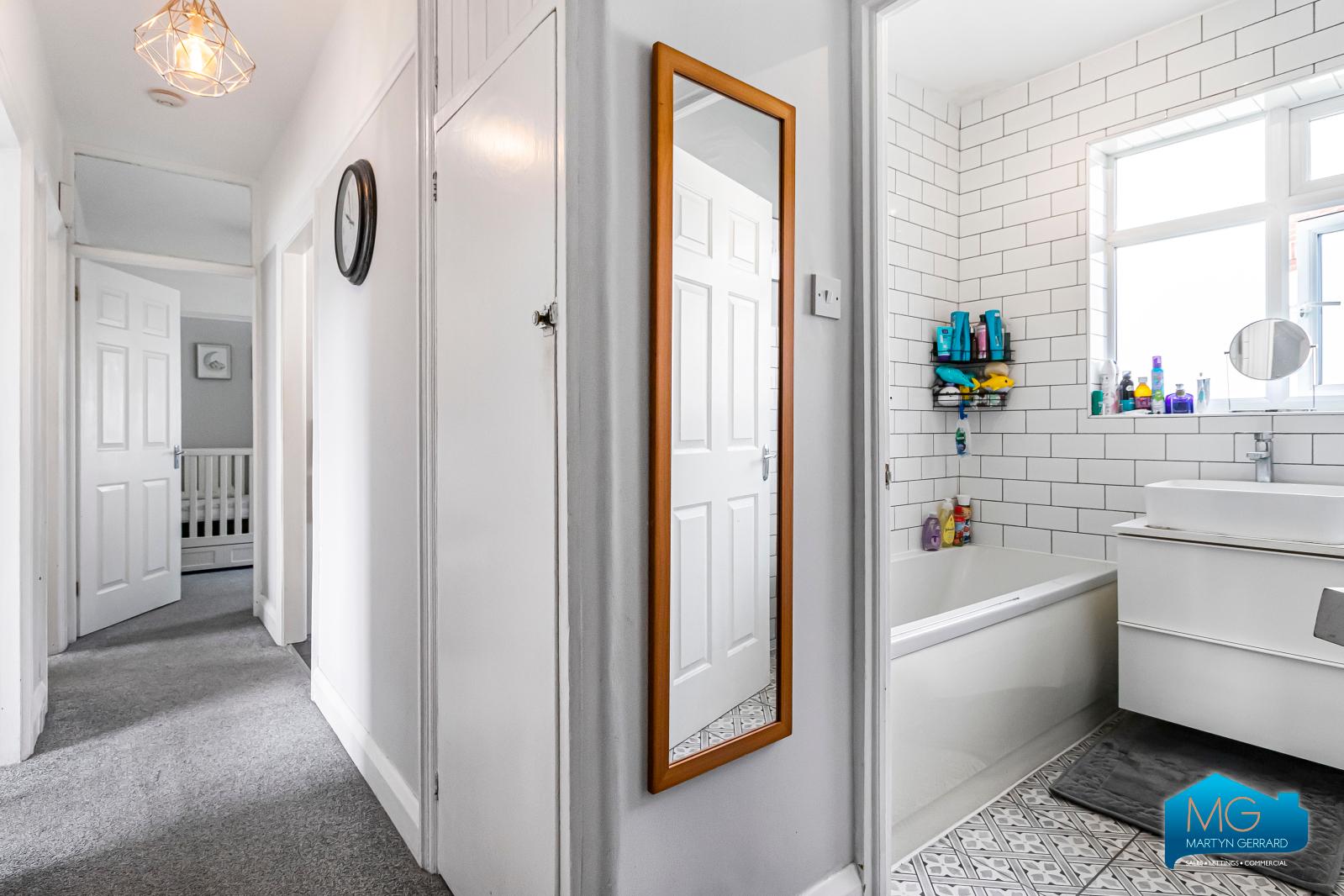 2 bedroom Apartment to rent - Martyn Gerrard