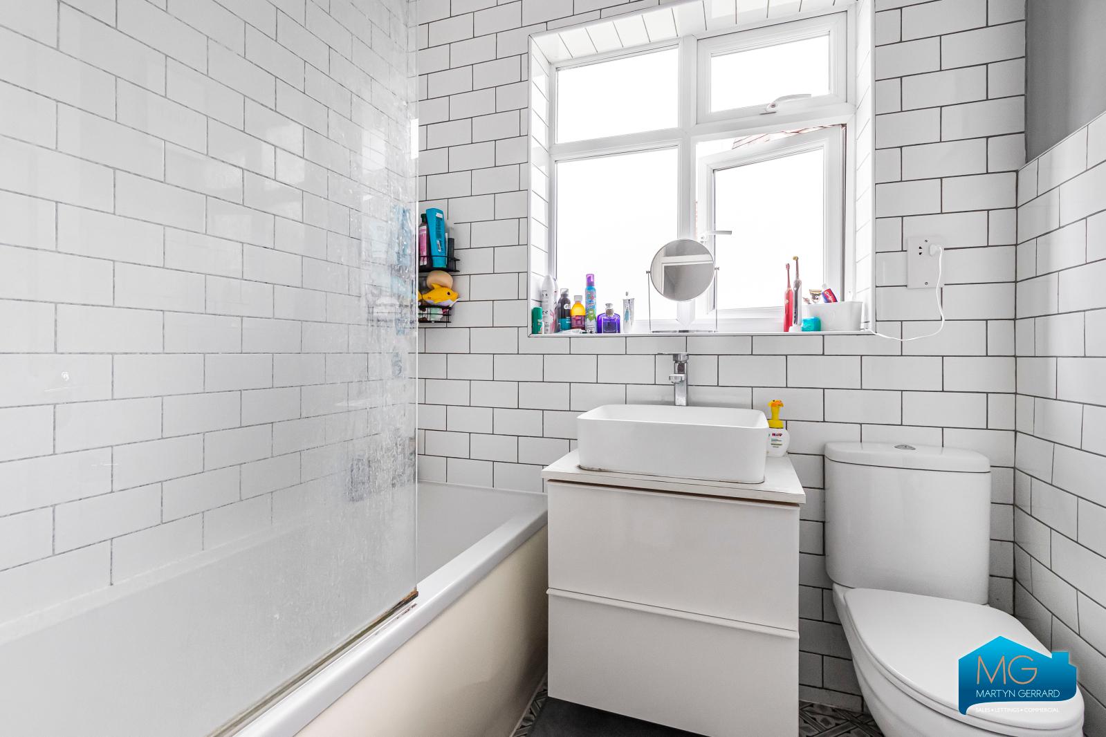 2 bedroom Apartment to rent - Martyn Gerrard