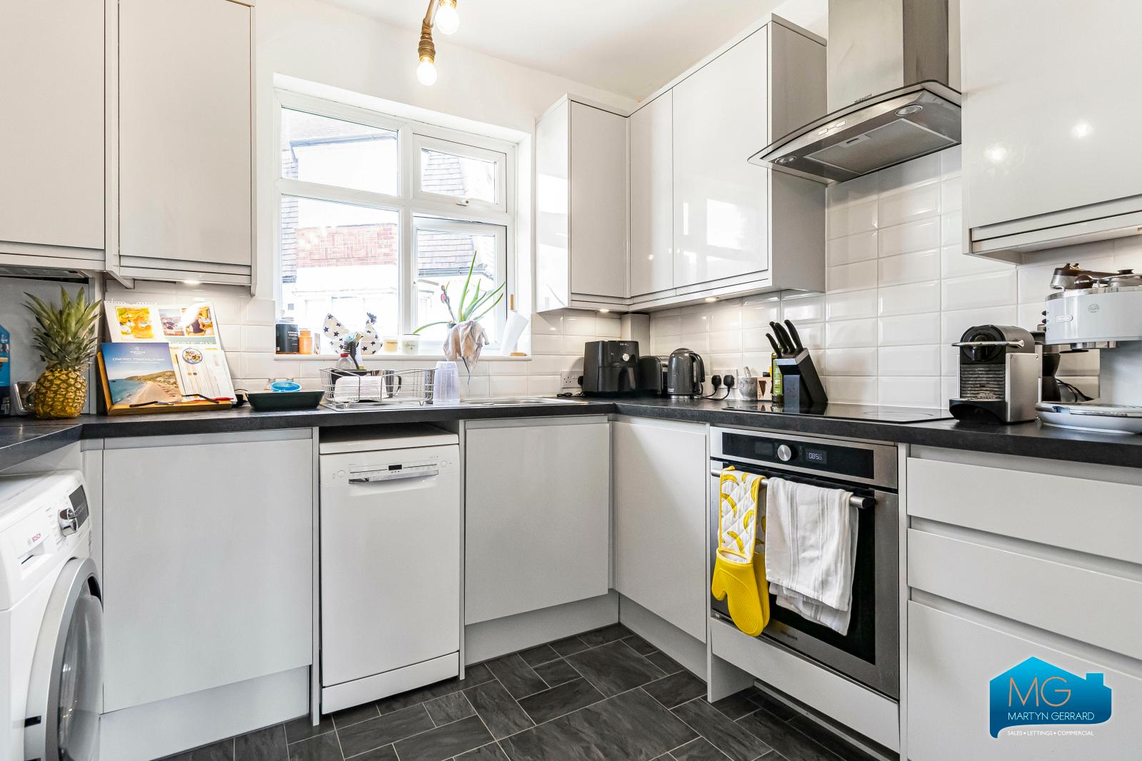 2 bedroom Apartment to rent - Martyn Gerrard
