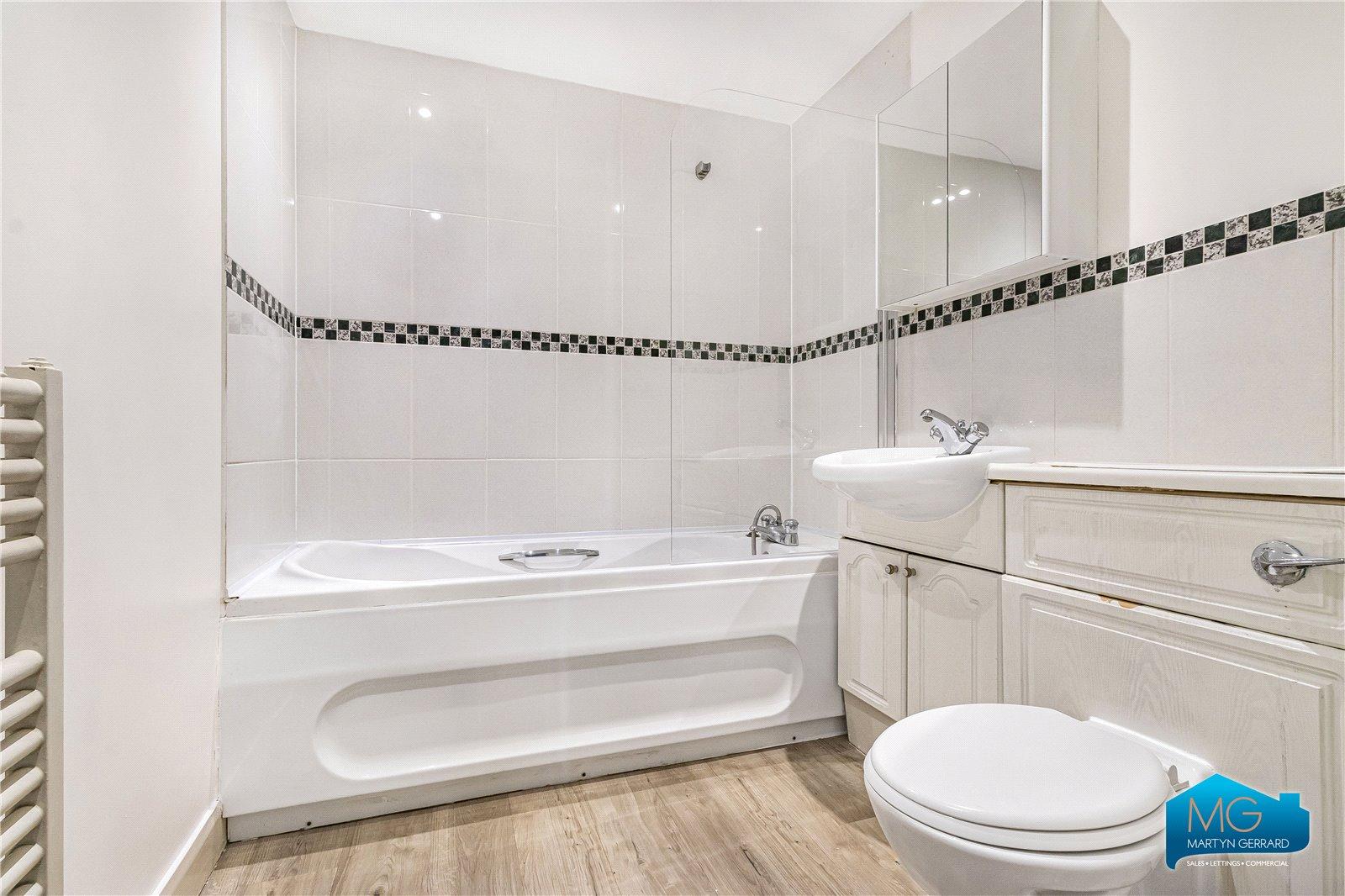 2 bedroom Ground Floor Flat to rent - Martyn Gerrard