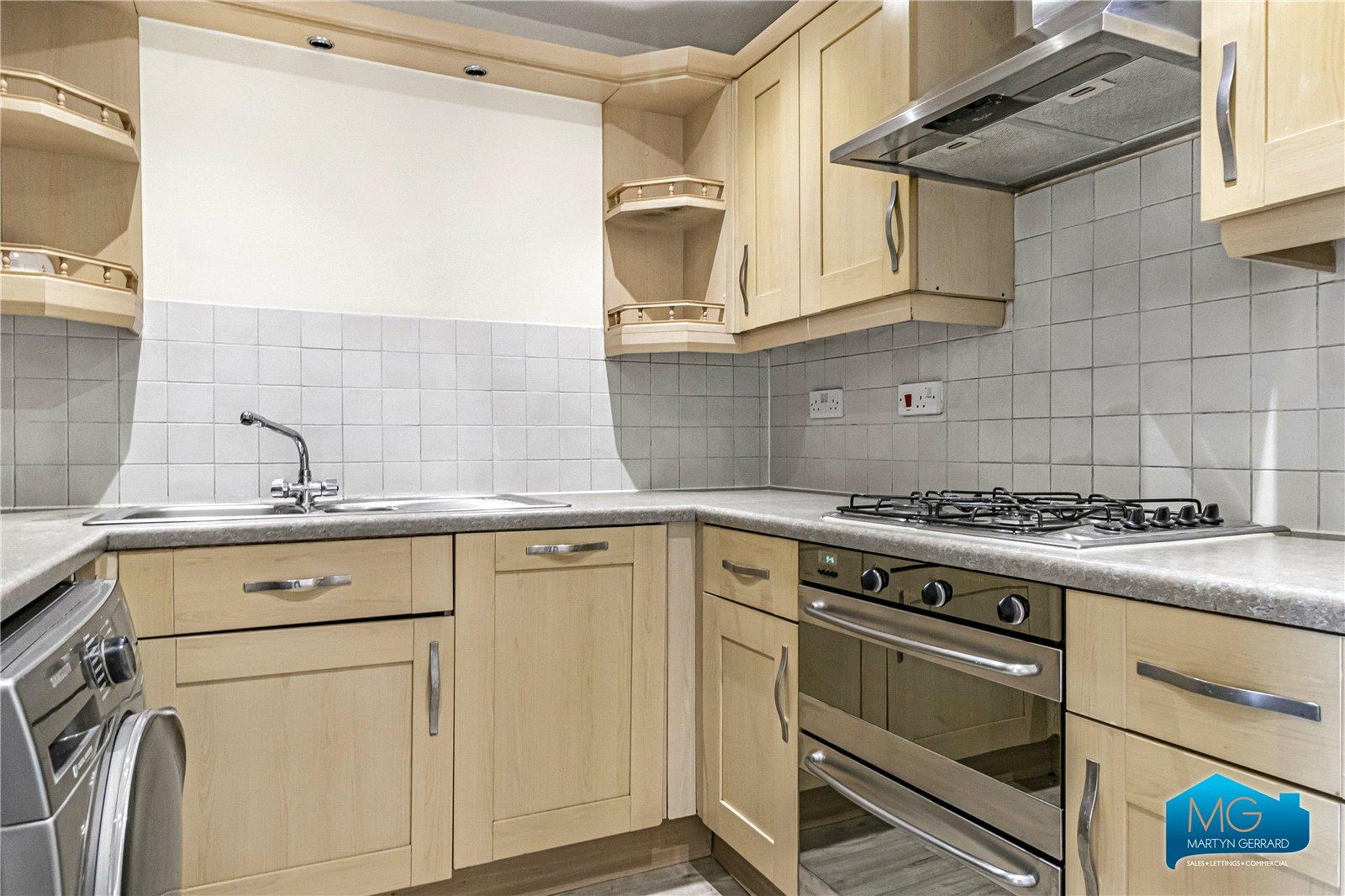 2 bedroom Ground Floor Flat to rent - Martyn Gerrard