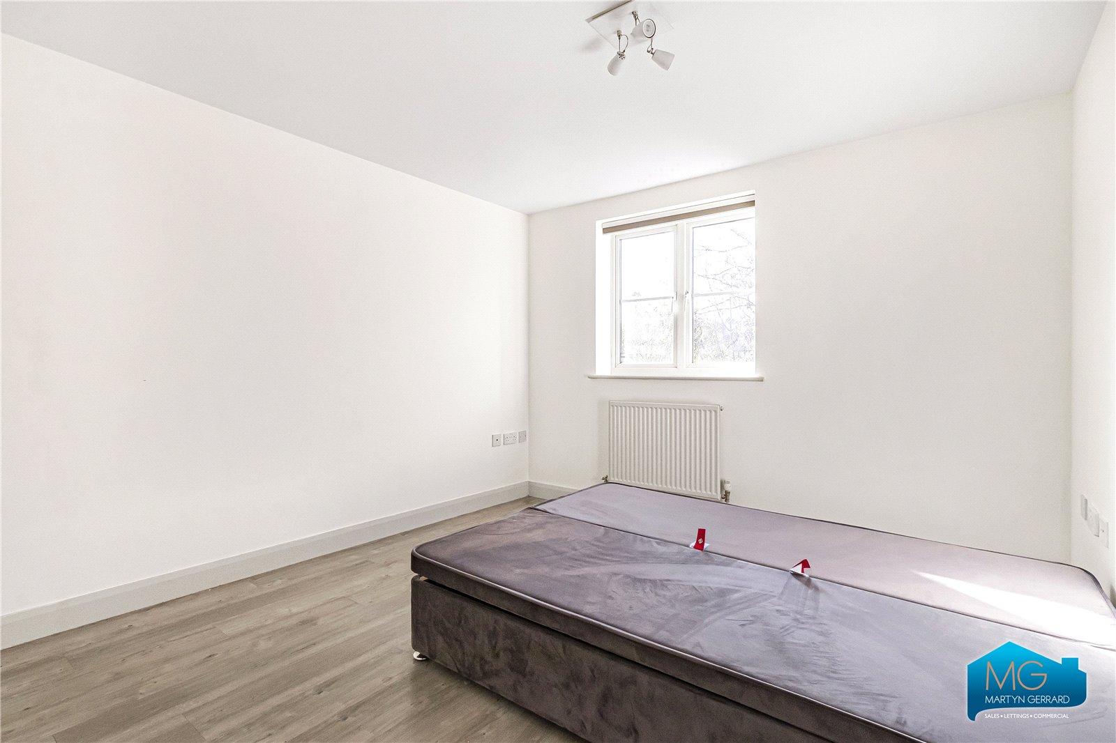 2 bedroom Ground Floor Flat to rent - Martyn Gerrard