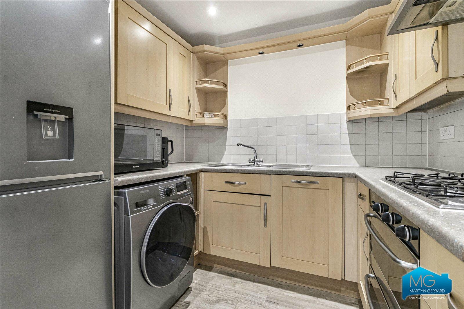 2 bedroom Ground Floor Flat to rent - Martyn Gerrard