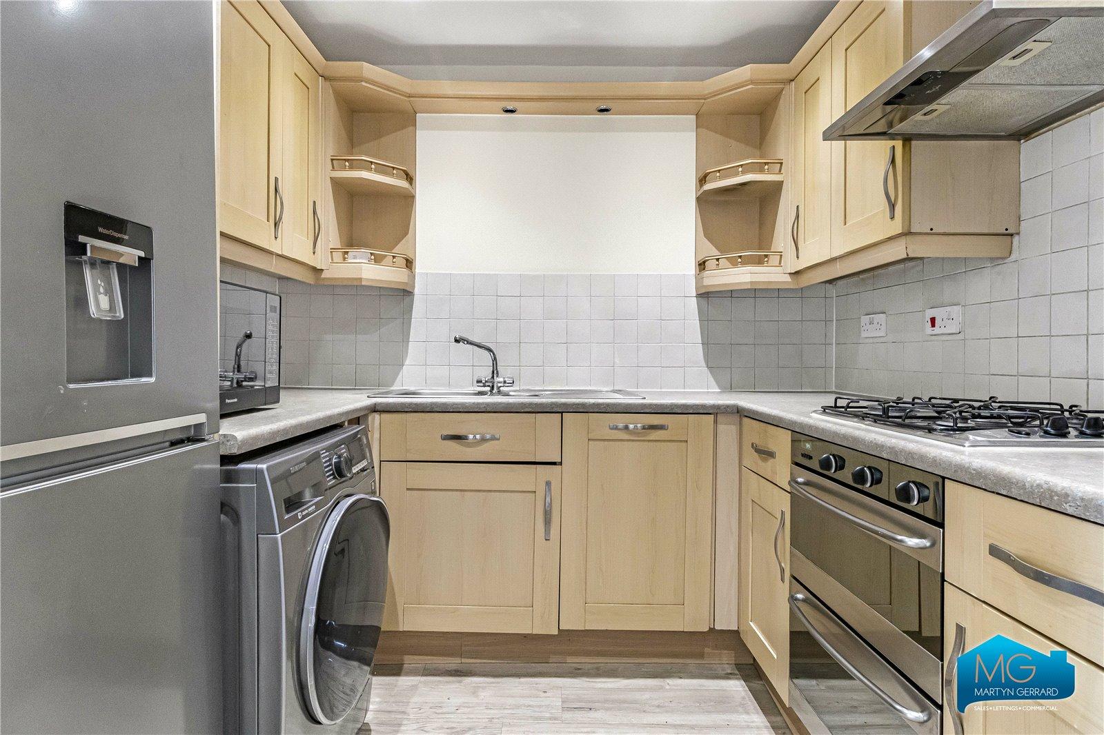 2 bedroom Ground Floor Flat to rent - Martyn Gerrard