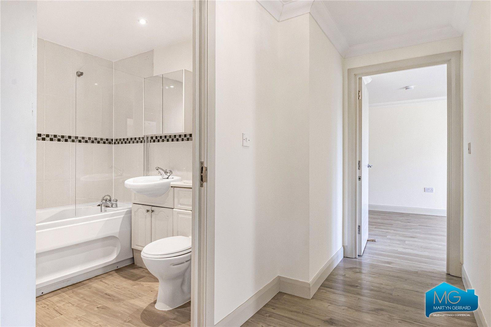 2 bedroom Ground Floor Flat to rent - Martyn Gerrard