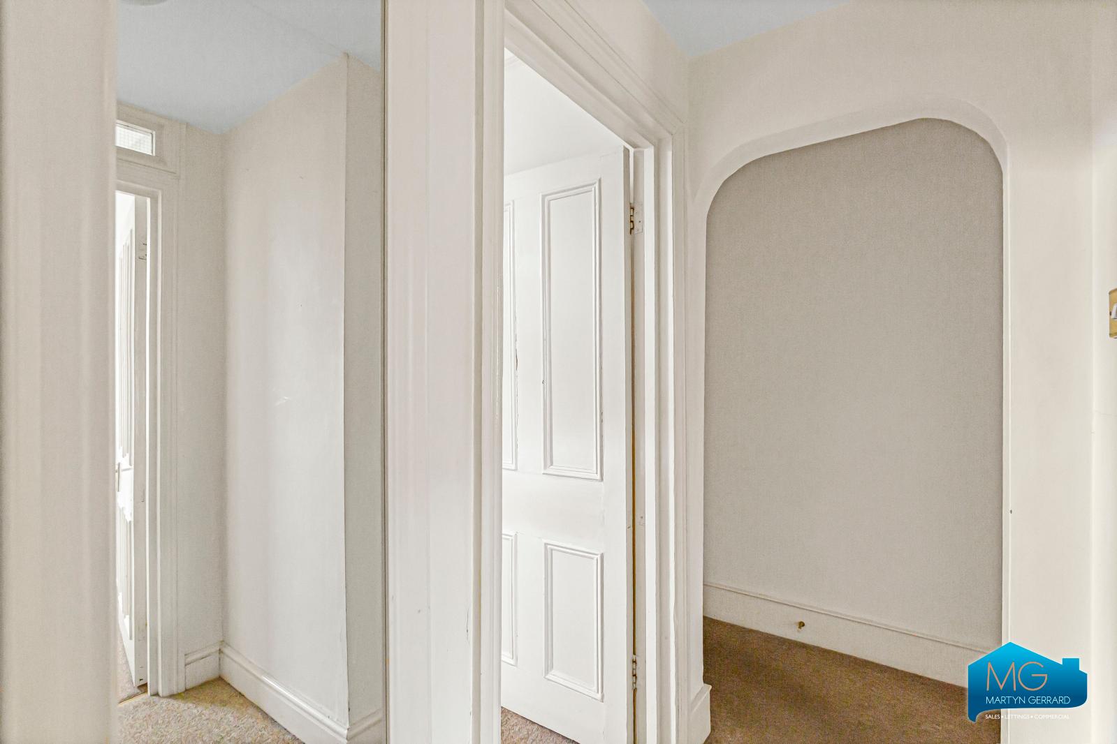 2 bedroom Ground Floor Flat to rent - Martyn Gerrard