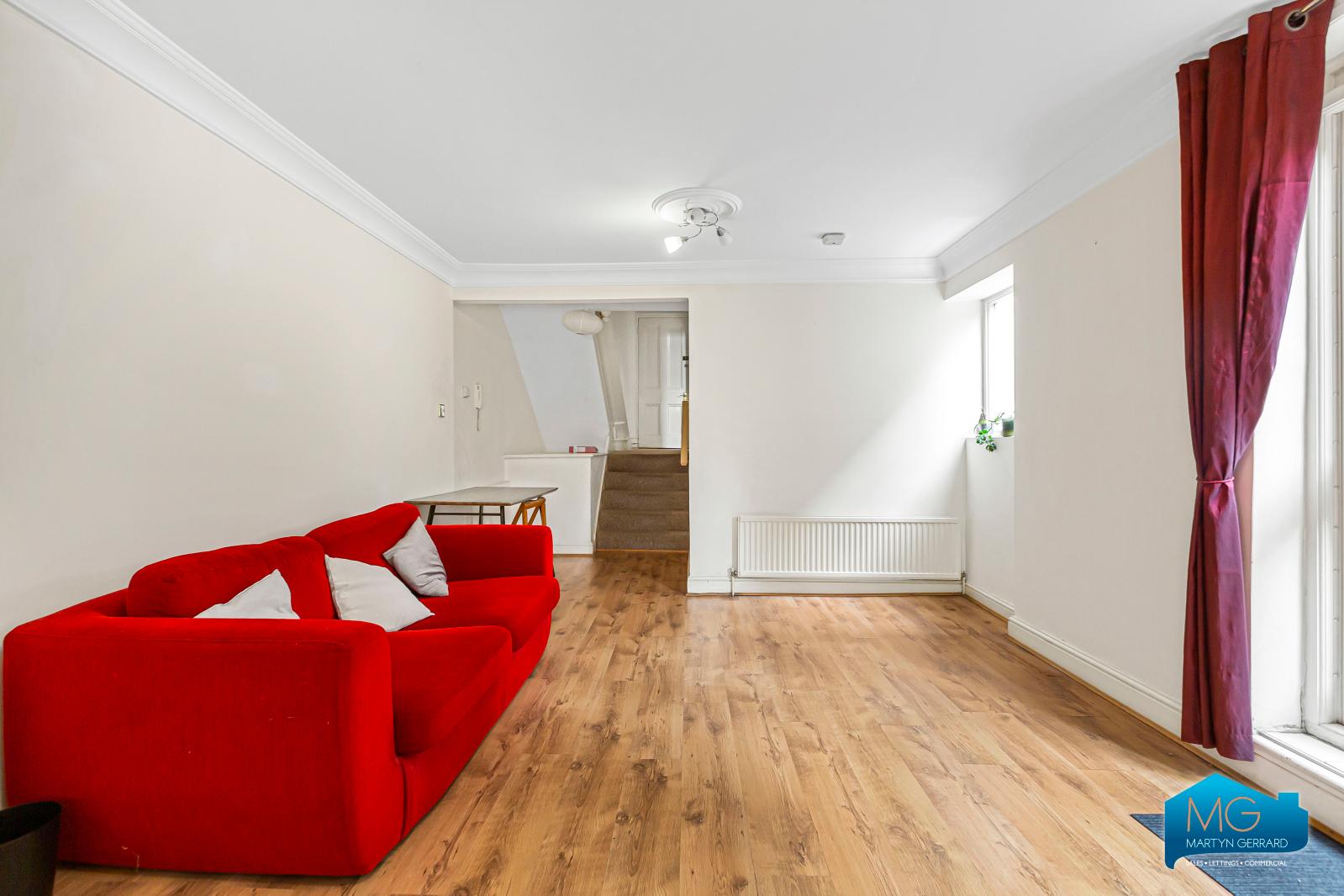 2 bedroom Ground Floor Flat to rent - Martyn Gerrard