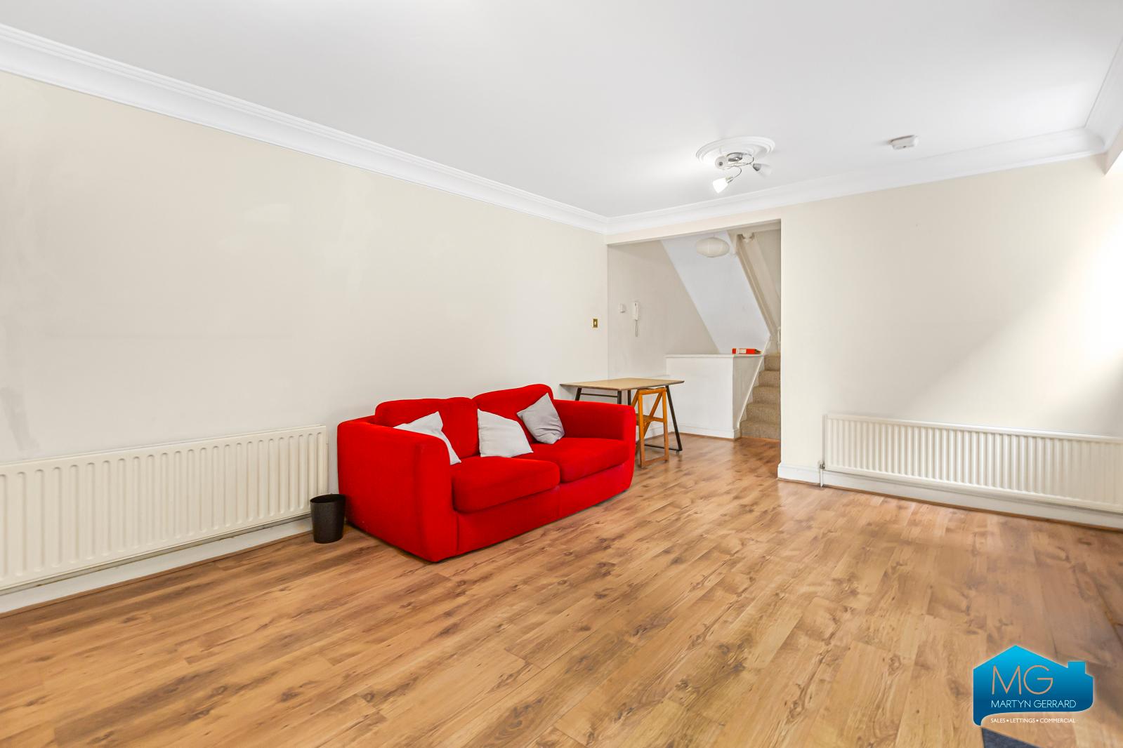 2 bedroom Ground Floor Flat to rent - Martyn Gerrard