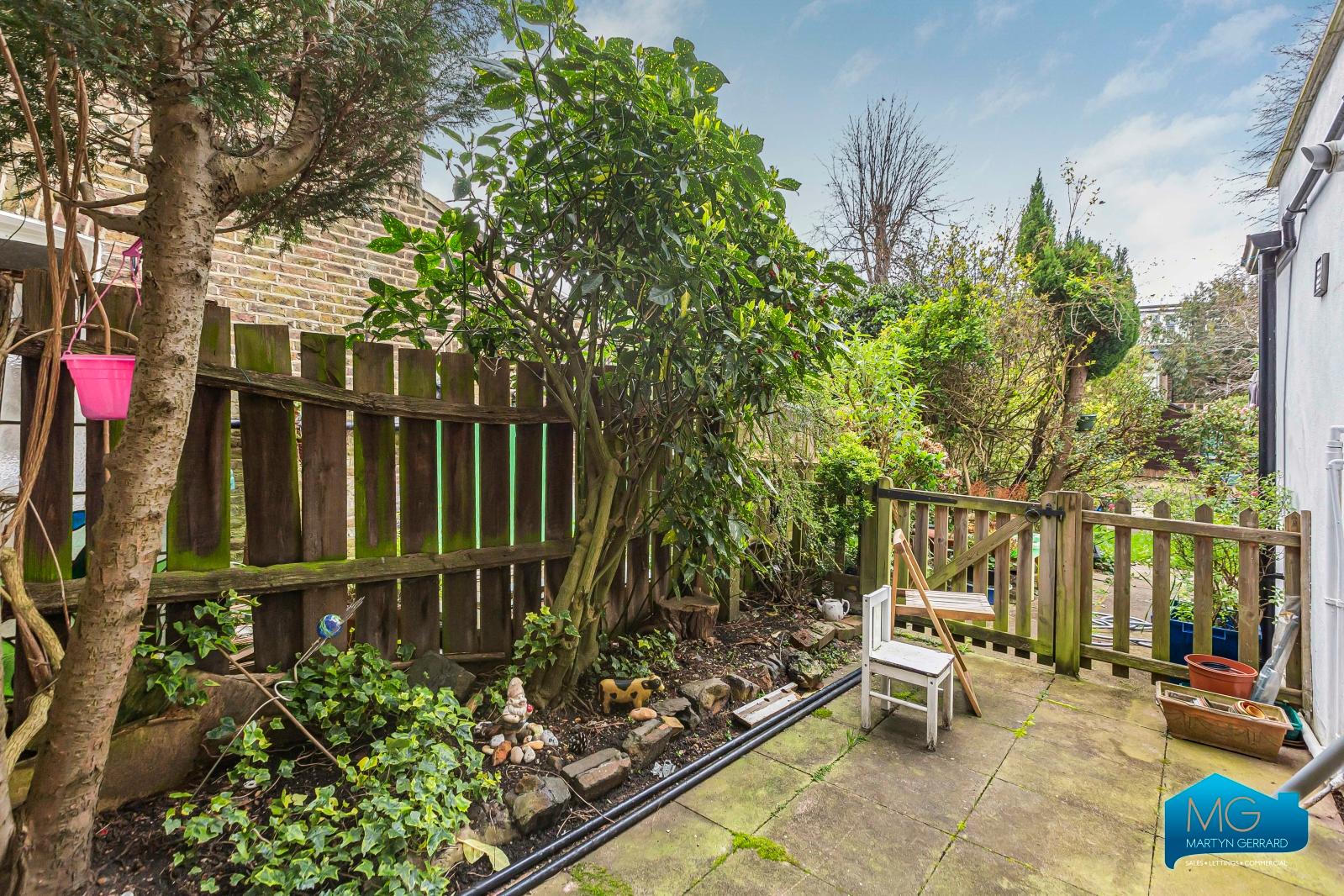 2 bedroom Ground Floor Flat to rent - Martyn Gerrard