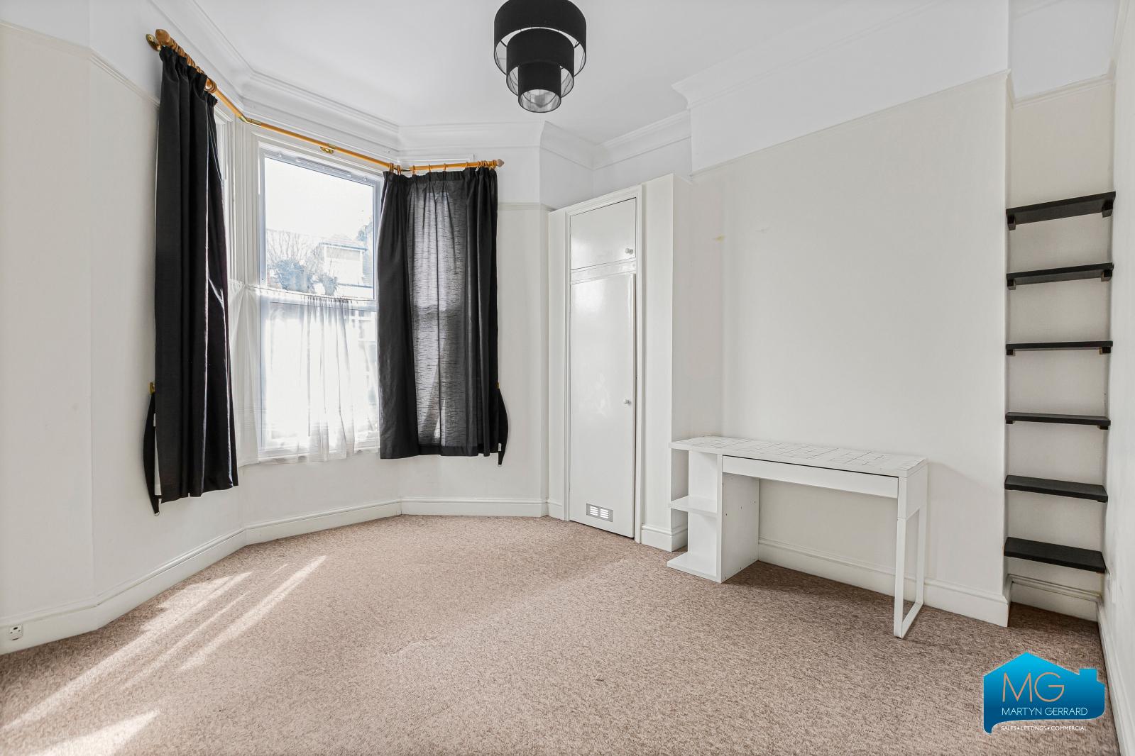 2 bedroom Ground Floor Flat to rent - Martyn Gerrard