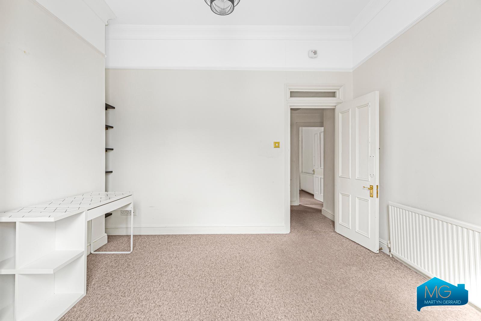 2 bedroom Ground Floor Flat to rent - Martyn Gerrard