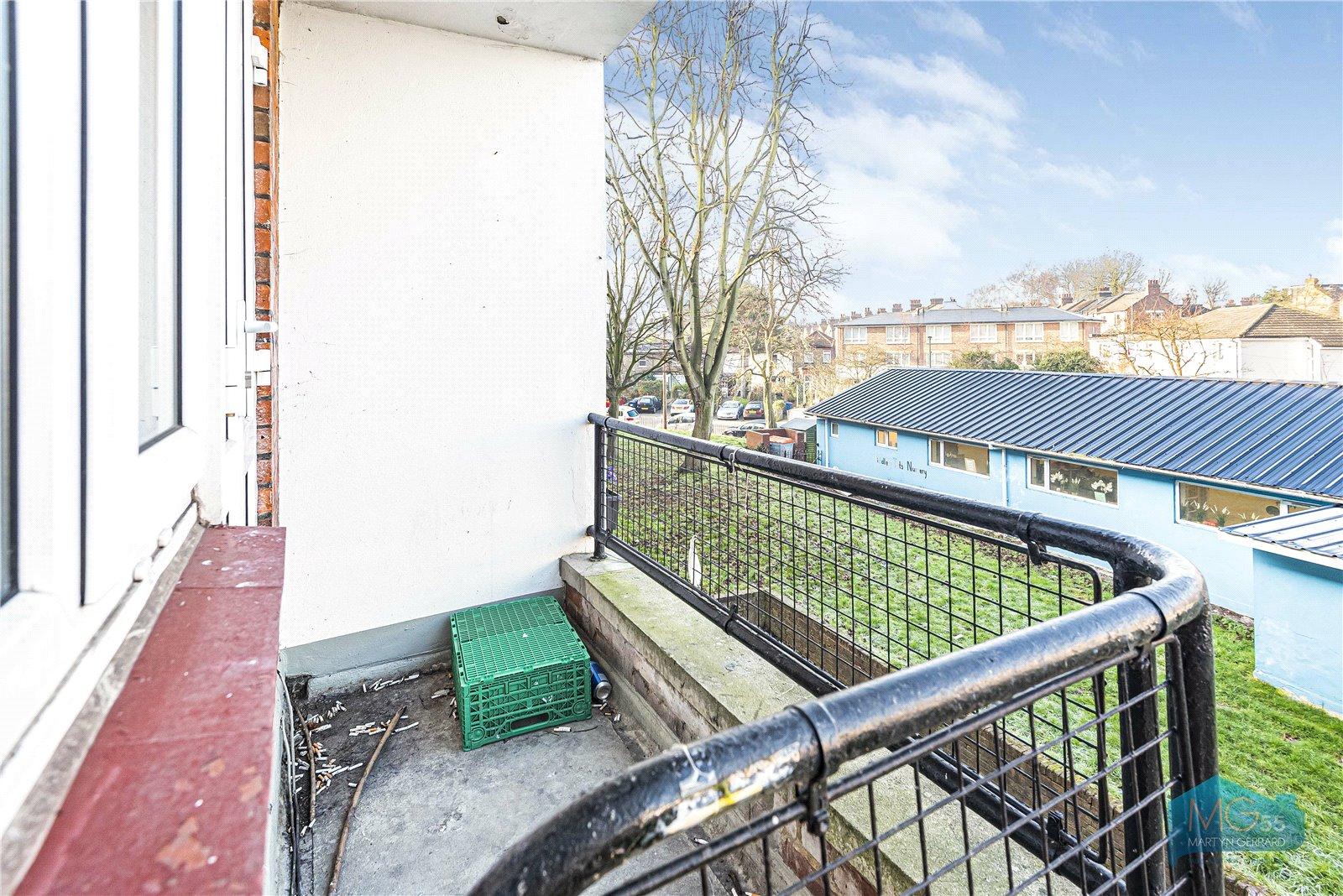 3 bedroom Apartment to rent - Martyn Gerrard