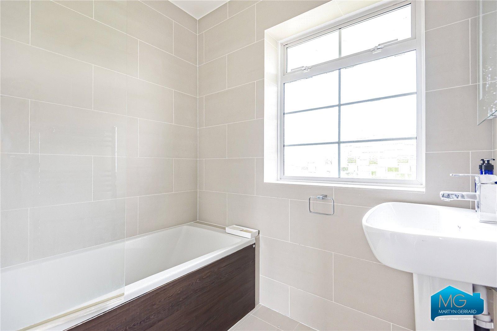 3 bedroom Semi-Detached House to rent - Martyn Gerrard