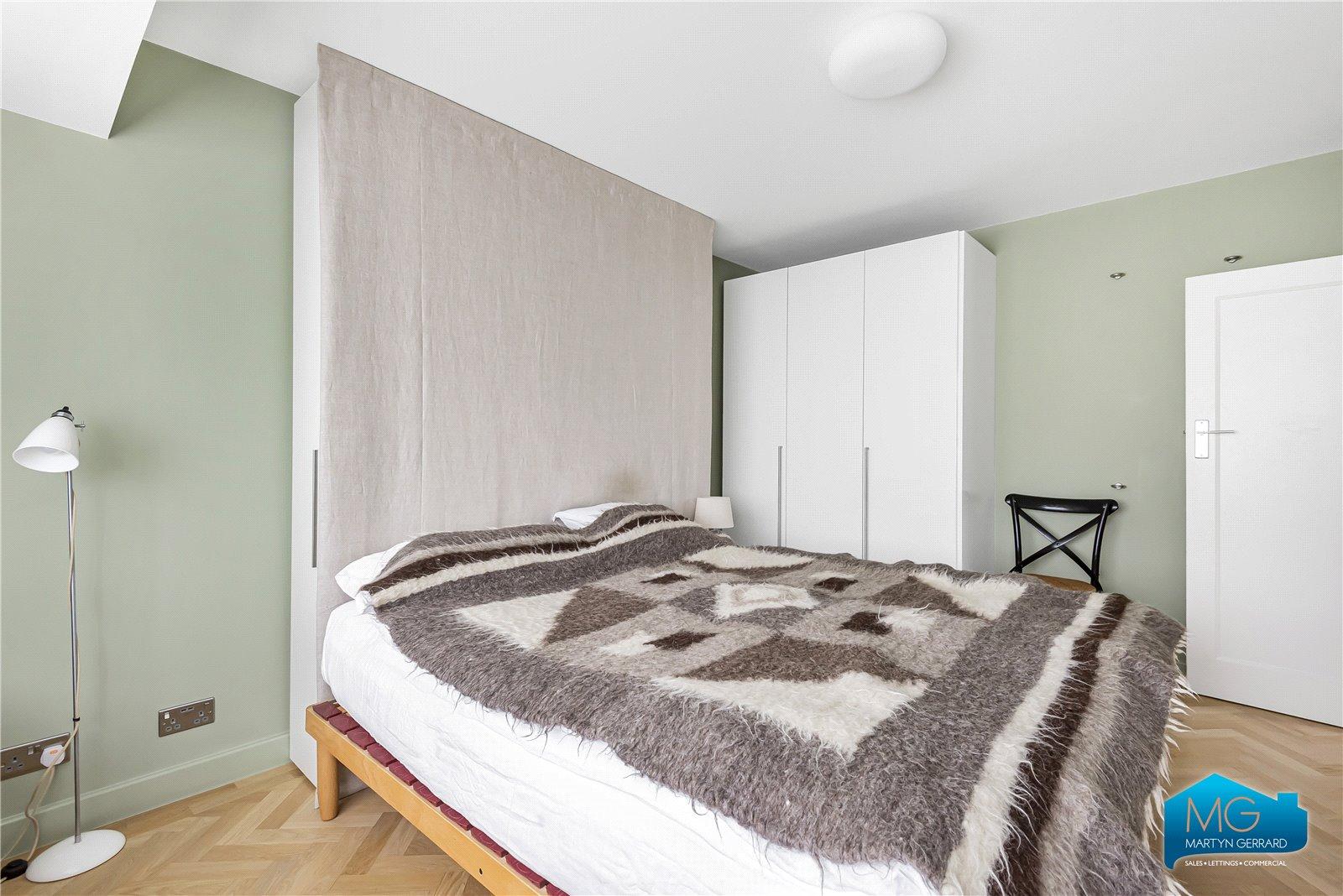 3 bedroom Semi-Detached House to rent - Martyn Gerrard