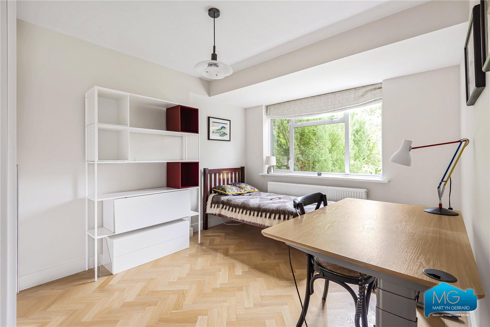 3 bedroom Semi-Detached House to rent - Martyn Gerrard