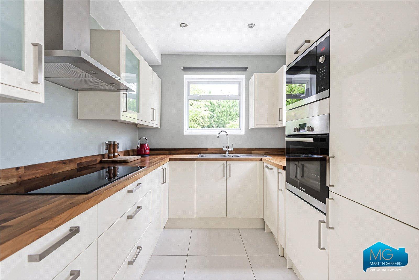 3 bedroom Semi-Detached House to rent - Martyn Gerrard