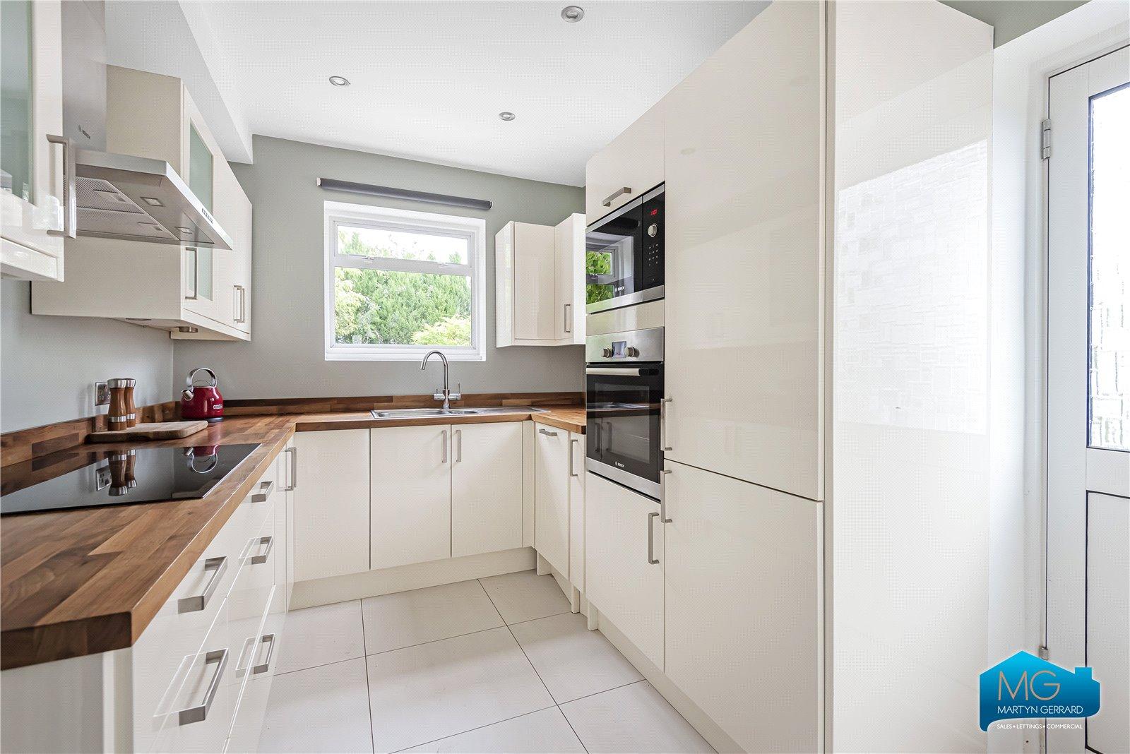 3 bedroom Semi-Detached House to rent - Martyn Gerrard