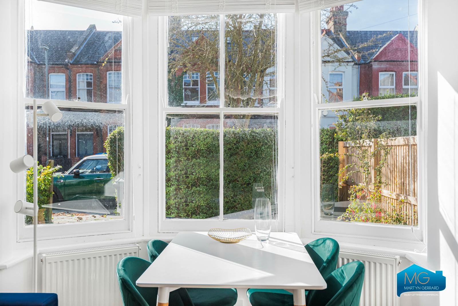 2 bedroom Ground Floor Flat to rent - Martyn Gerrard