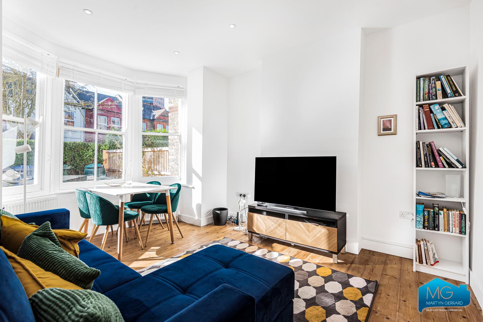 2 bedroom Ground Floor Flat to rent - Martyn Gerrard