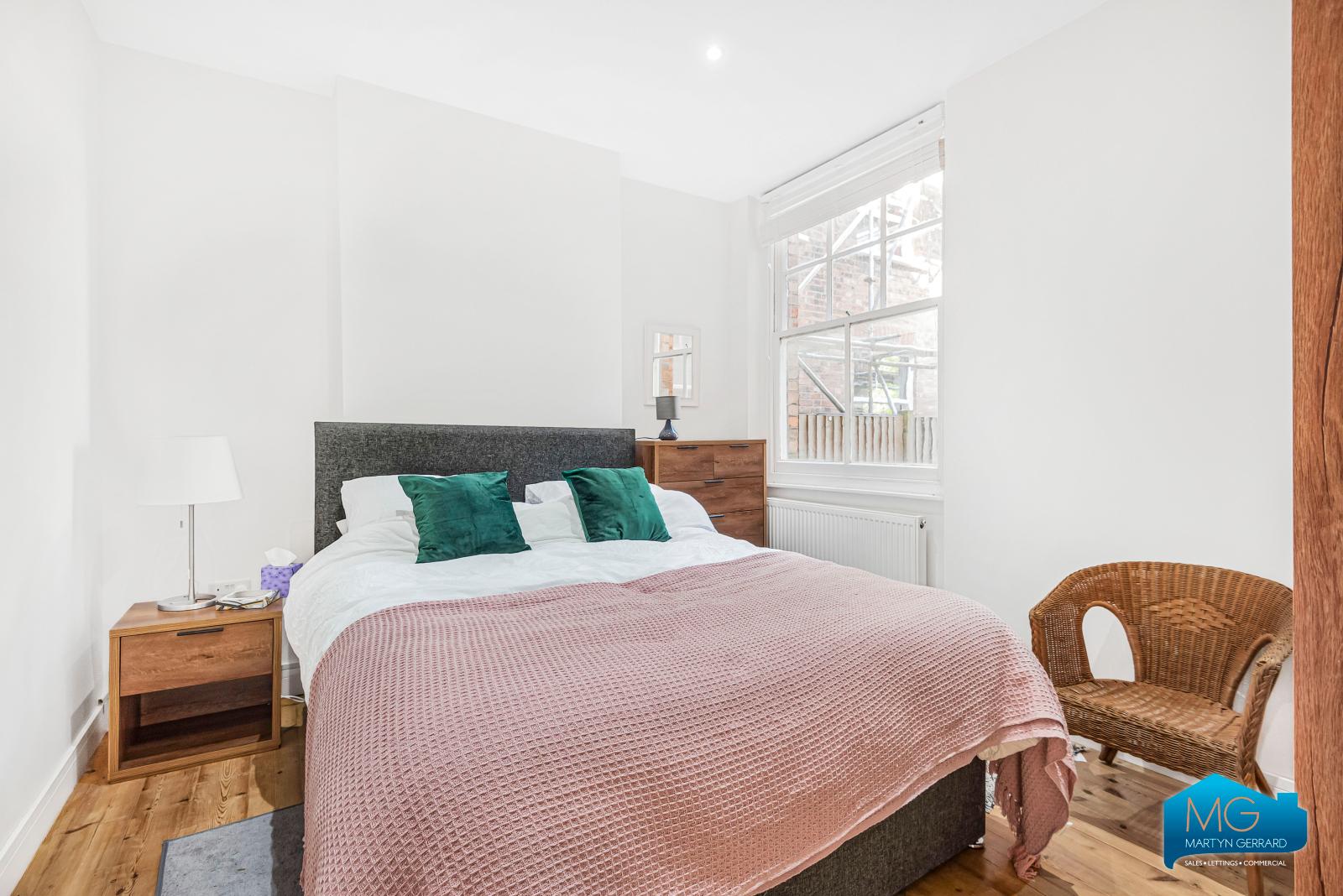 2 bedroom Ground Floor Flat to rent - Martyn Gerrard
