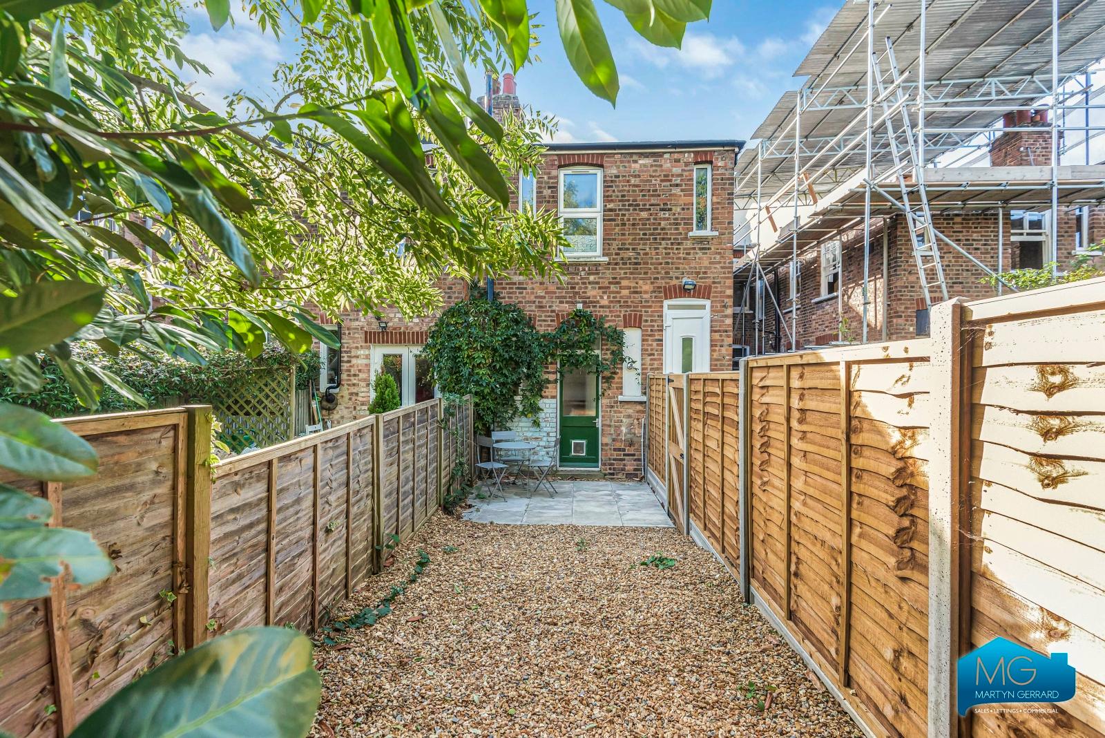 2 bedroom Ground Floor Flat to rent - Martyn Gerrard