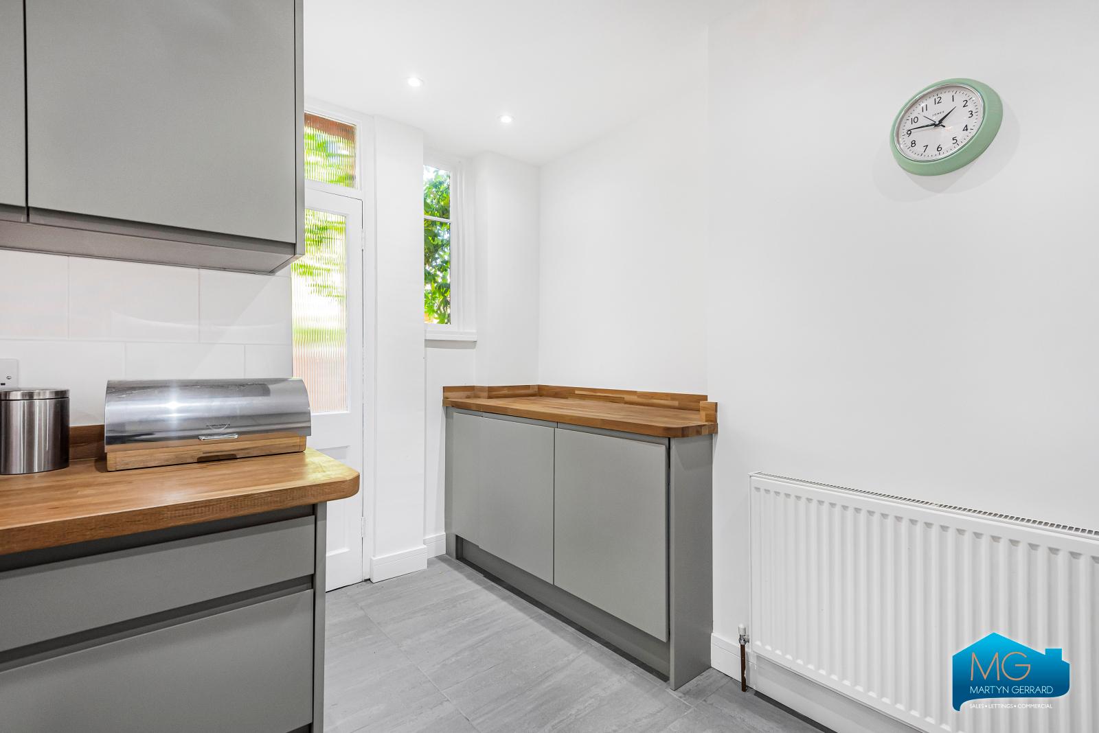 2 bedroom Ground Floor Flat to rent - Martyn Gerrard