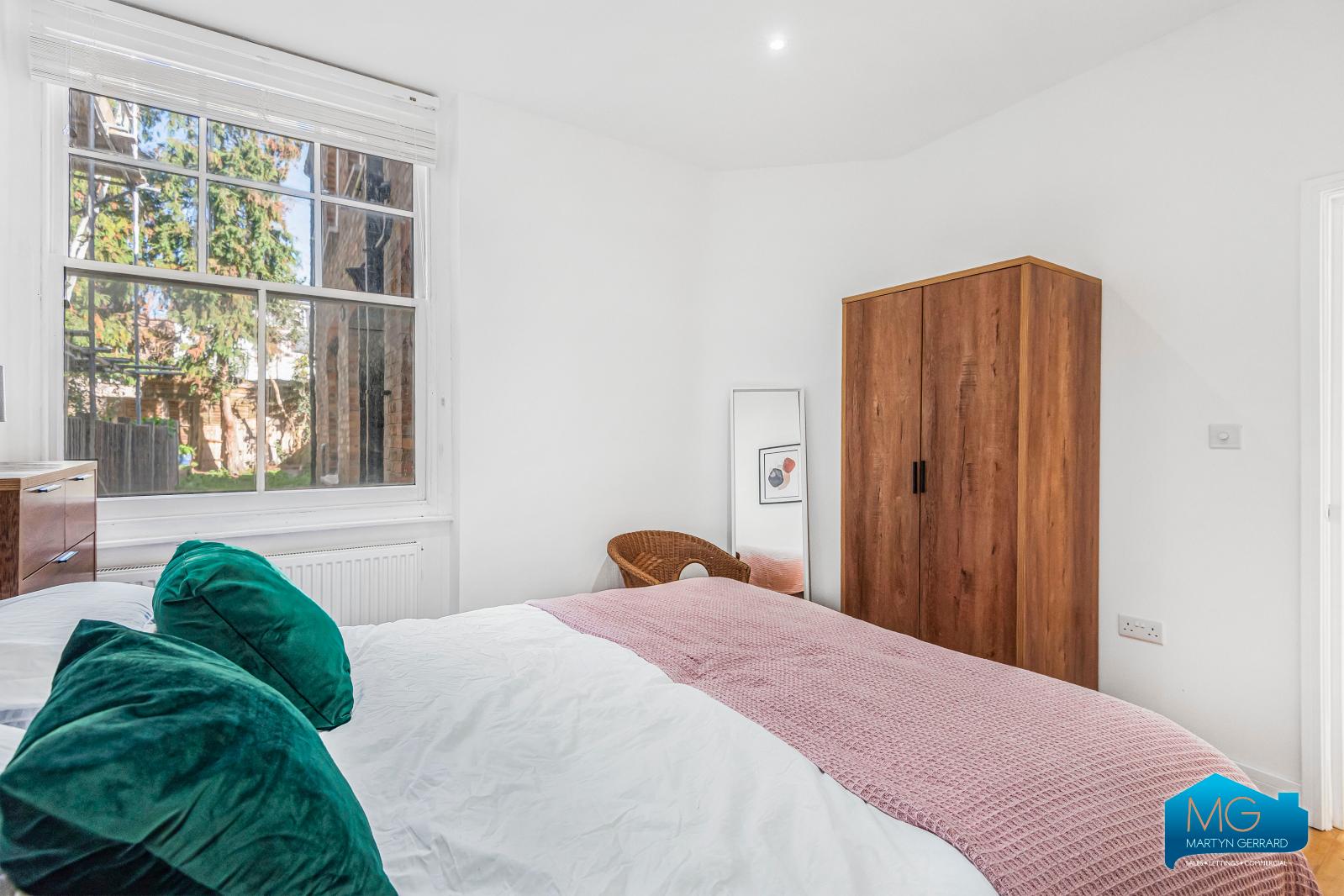 2 bedroom Ground Floor Flat to rent - Martyn Gerrard