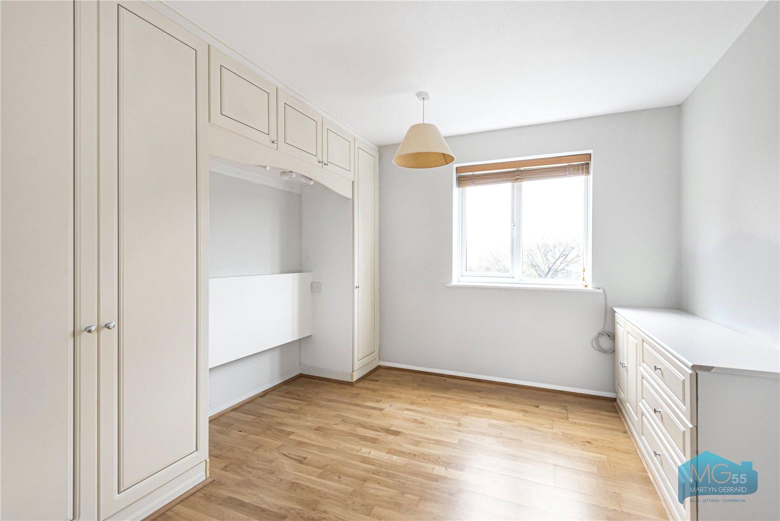 2 bedroom Apartment to rent - Martyn Gerrard