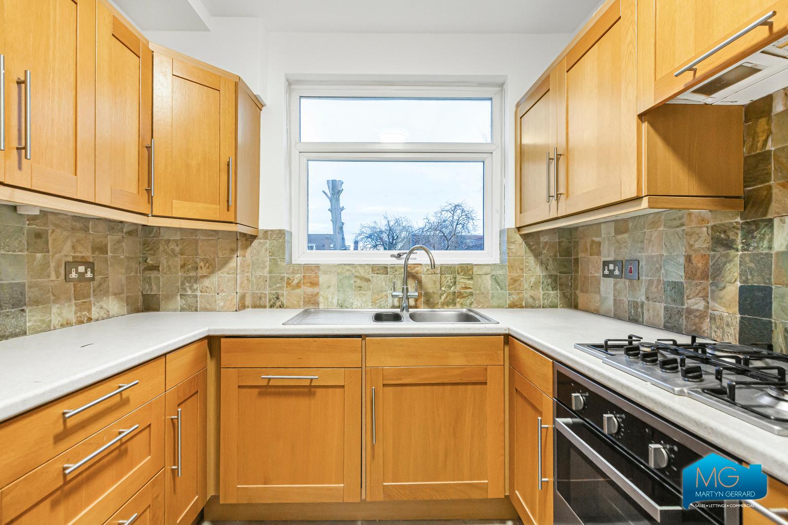 3 bedroom Semi-Detached House to rent - Martyn Gerrard