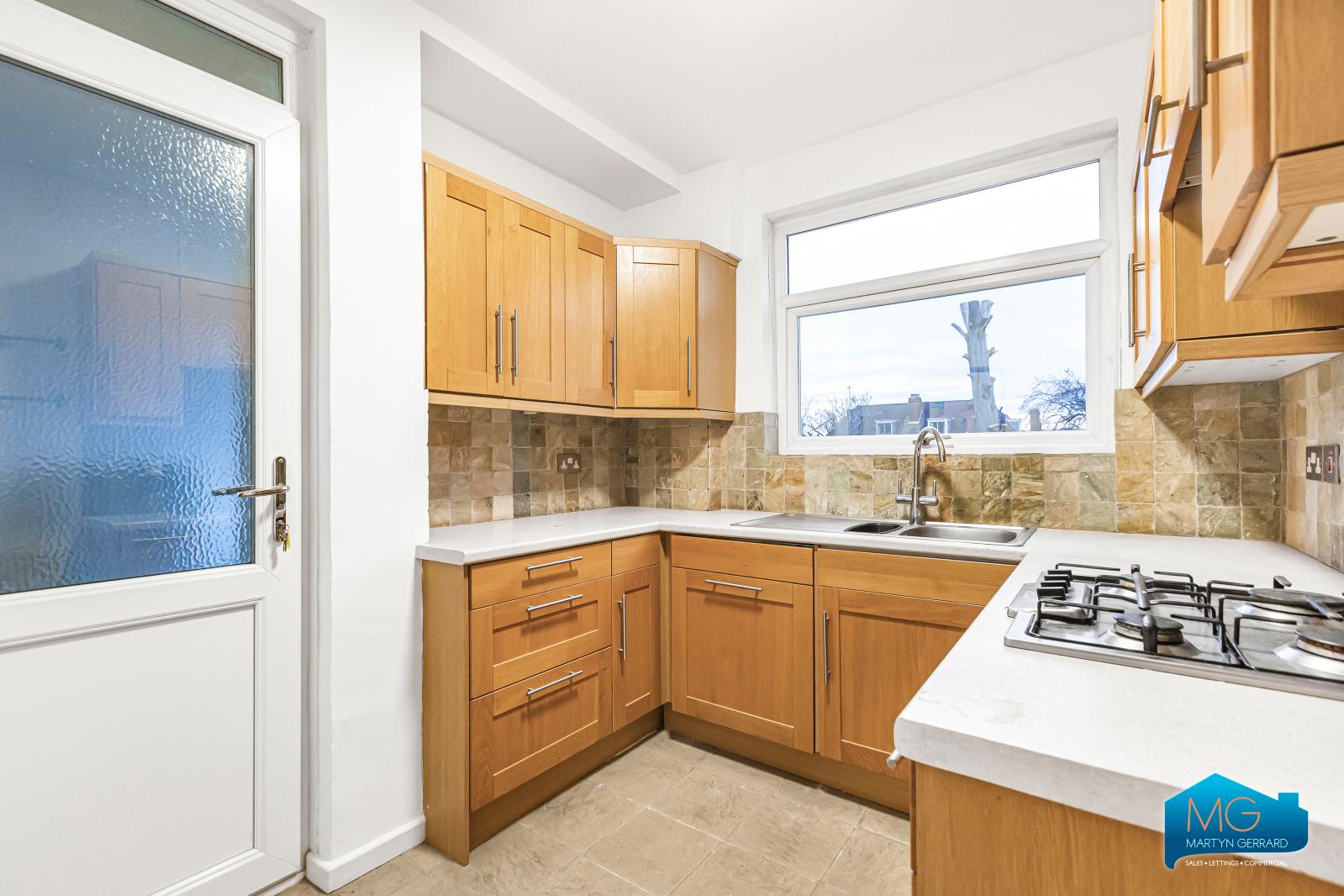 3 bedroom Semi-Detached House to rent - Martyn Gerrard