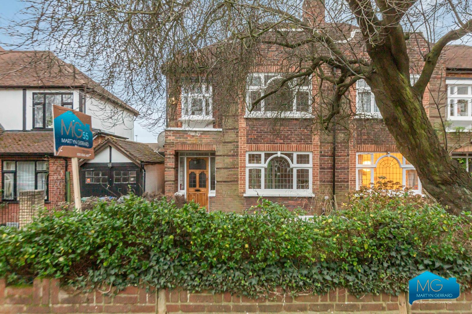 3 bedroom Semi-Detached House to rent - Martyn Gerrard