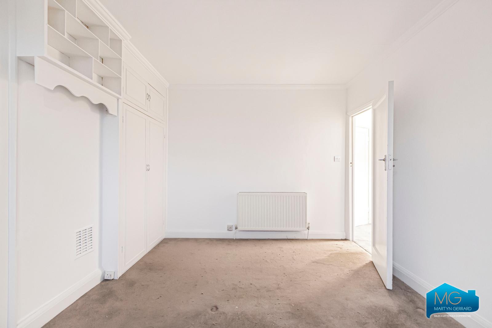 3 bedroom Semi-Detached House to rent - Martyn Gerrard