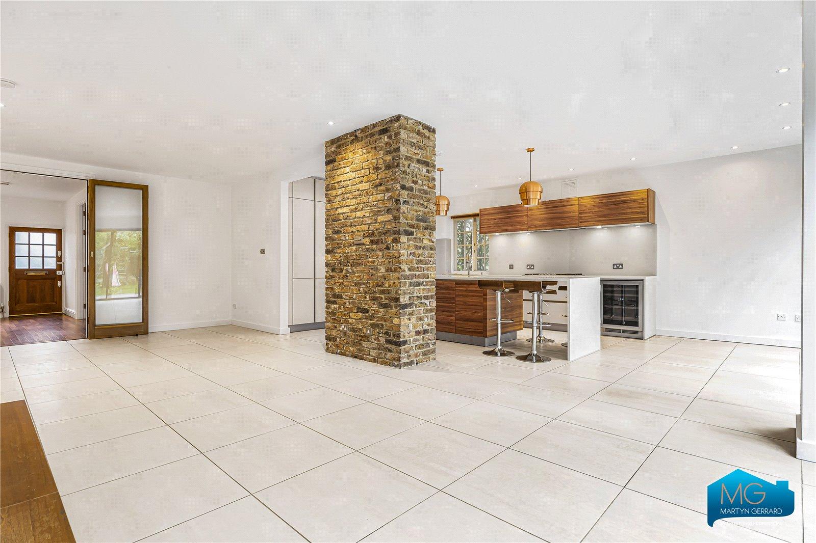 5 bedroom Detached House to rent - Martyn Gerrard