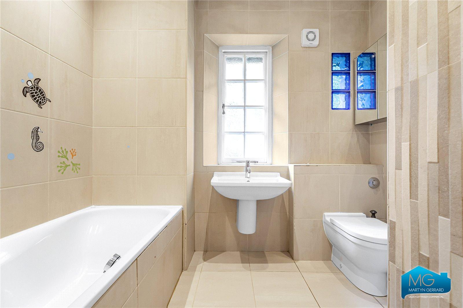 5 bedroom Detached House to rent - Martyn Gerrard